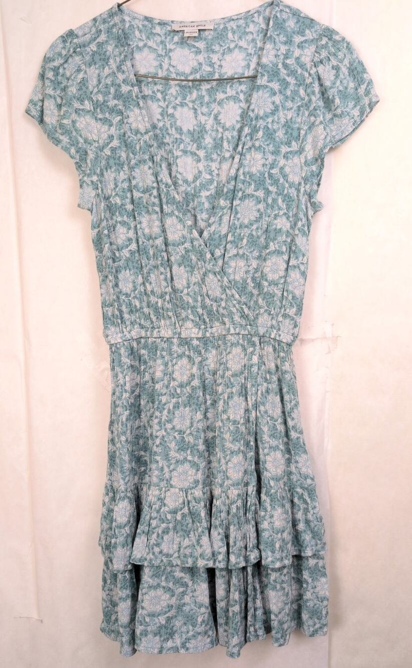 American Eagle green floral crinkle wrap dress Size XS Boho Cottagecore Dainty